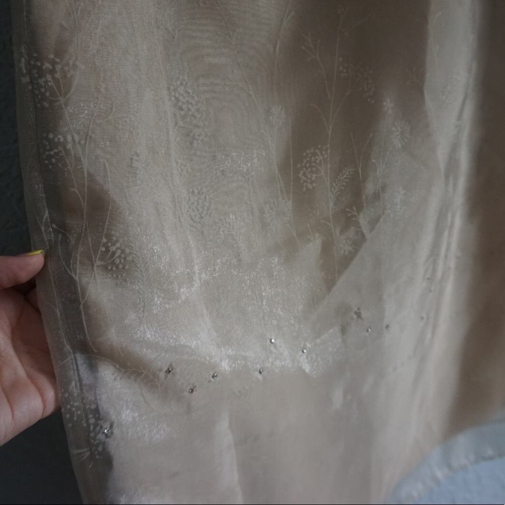 Vintage straight dress with flower detailing